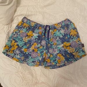 Patagonia barely baggie shorts !